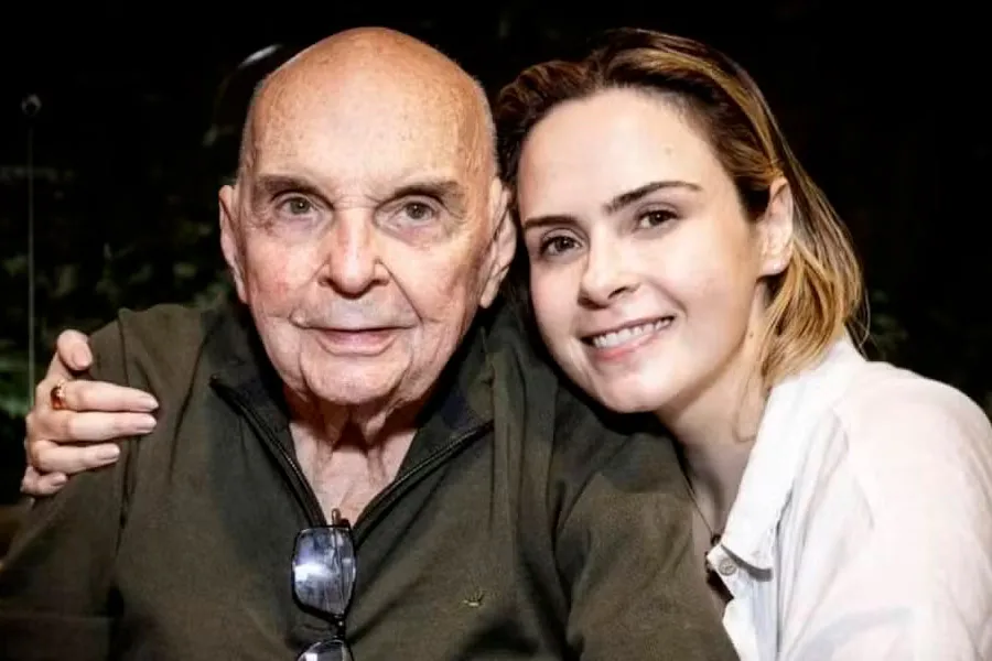 Pai de Ana Paula Renault morre em BH; equipe diz que participante continuará no BBB