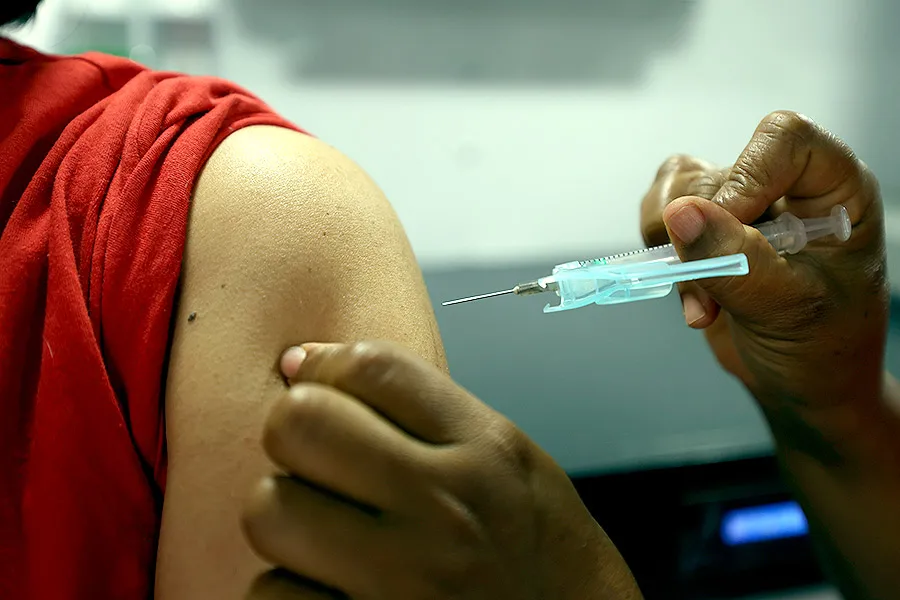 Vacinação nas escolas já soma mais de 5 mil doses aplicadas na Bahia em 2026