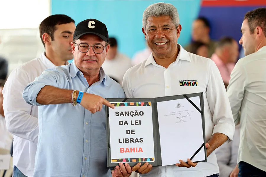 Governador sanciona lei que reconhece a Libras como meio legal de comunicação na Bahia