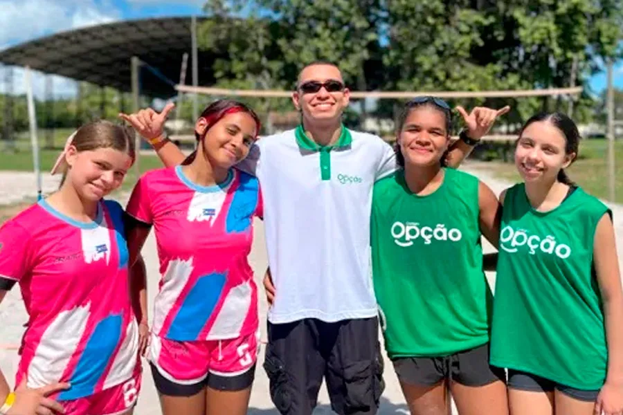 Jovens atletas de Mucuri brilham no vôlei de praia dos Jogos Escolares da Bahia 2026