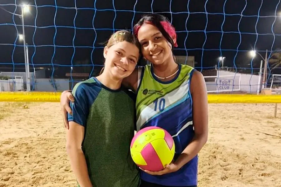Jovens atletas de Mucuri brilham no vôlei de praia dos Jogos Escolares da Bahia 2026