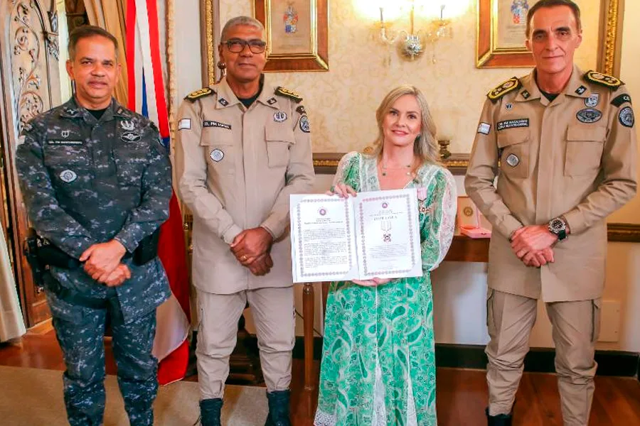 Presidente da ALBA é homenageada com a Medalha do Mérito Três Marias Heroínas do Brasil