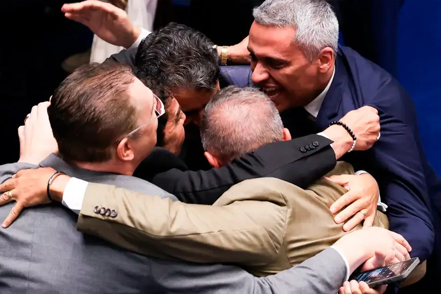 Em decisão inédita, Senado rejeita indicação de Messias para o STF