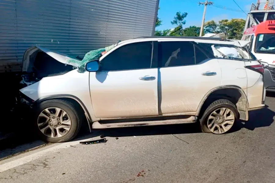 Cantor Zau O Pássaro morre após carro atingir caminhão parado na BR-116
