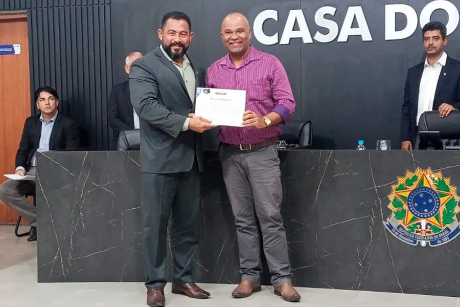 Vereador Sula entrega ao Município de Mucuri ‘Moção de Aplausos’ do Legislativo pela conquista histórica dos limites territoriais da Santa Clara