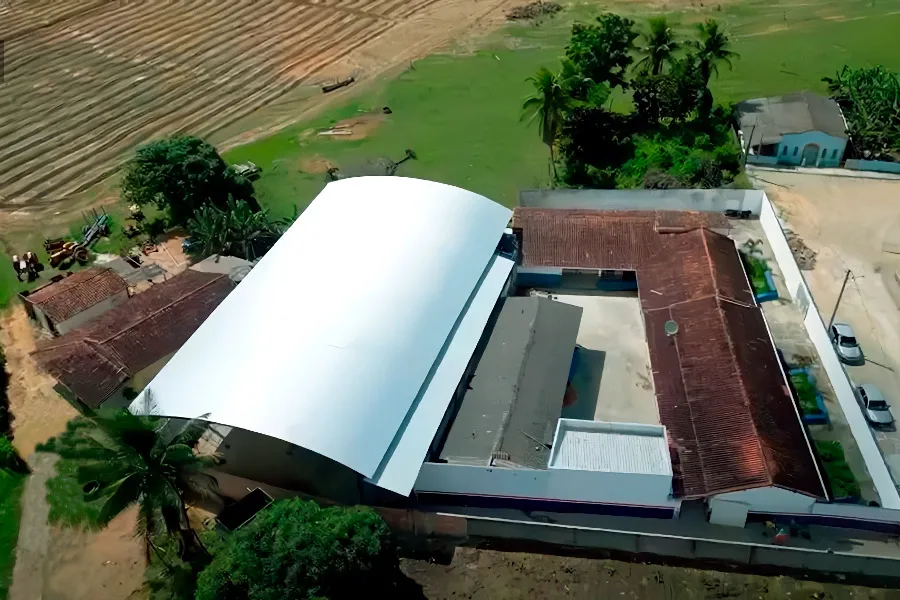 Prefeitura de Nova Viçosa avança com cobertura de quadra em Colônia Nova
