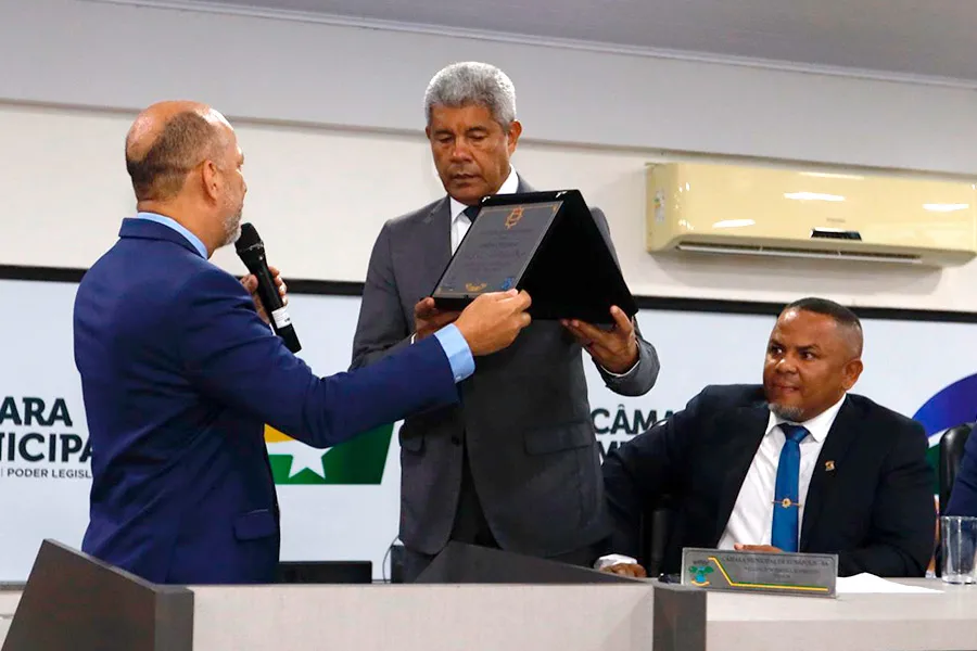 Jerônimo Rodrigues recebe Comenda 12 de Maio e título de cidadão eunapolitano