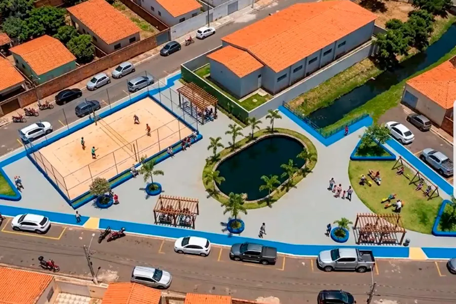 Obra da nova praça no Henrique Brito valoriza comunidade e fortalece desenvolvimento urbano Obra da nova praça no Henrique Brito valoriza comunidade e fortalece desenvolvimento urbano