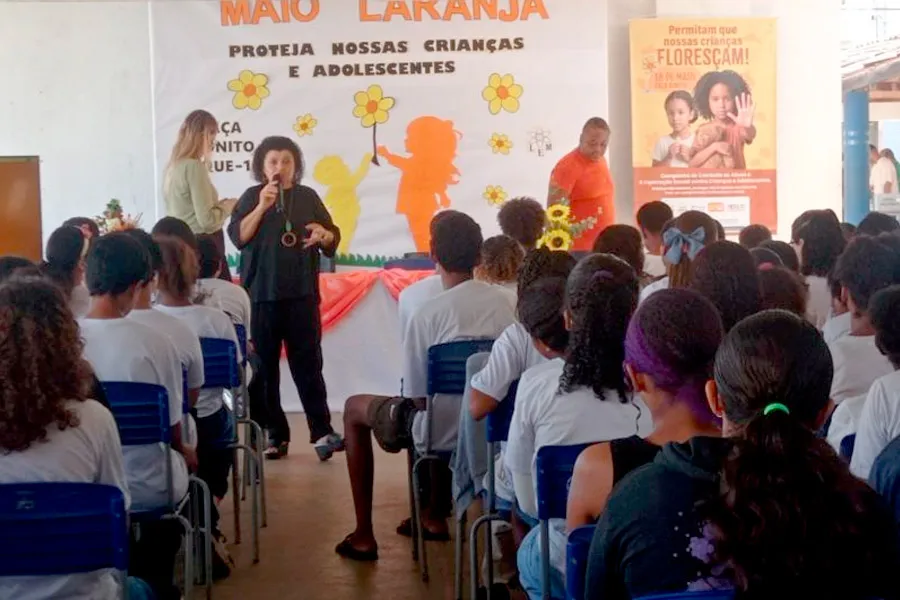 Escolas de Mucuri fortalecem rede de proteção à infância com ações do Maio Laranja e campanha “Faça Bonito” Escolas de Mucuri fortalecem rede de proteção à infância com ações do Maio Laranja e campanha “Faça Bonito”