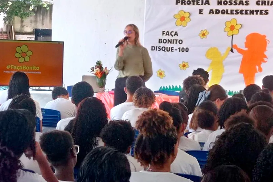 Escolas de Mucuri fortalecem rede de proteção à infância com ações do Maio Laranja e campanha “Faça Bonito” Escolas de Mucuri fortalecem rede de proteção à infância com ações do Maio Laranja e campanha “Faça Bonito”