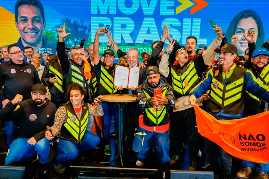 Lula cria programa de R$ 30 bilhões para motoristas de aplicativos