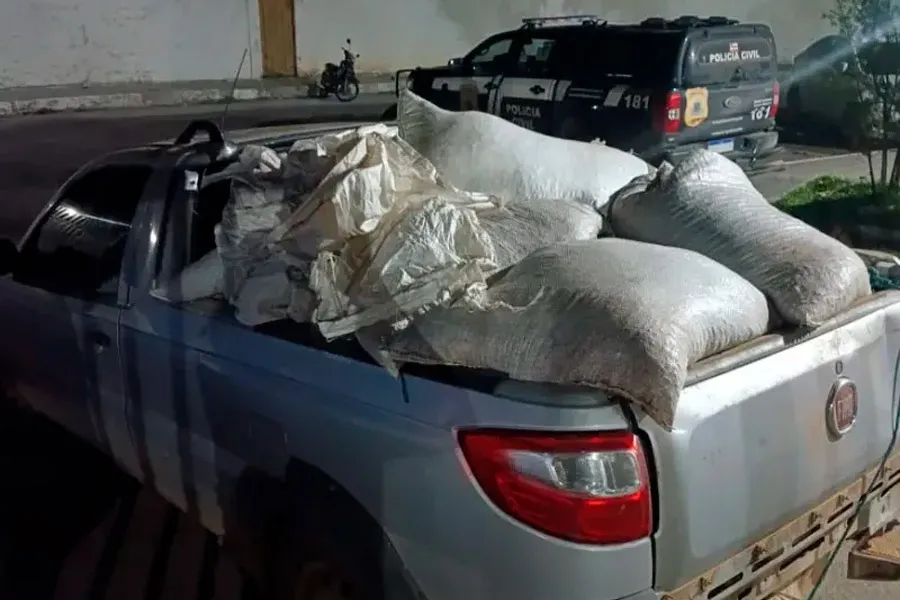 Polícia Civil recupera carga de café avaliada em R$ 50 mil após investigação em Eunápolis Polícia Civil recupera carga de café avaliada em R$ 50 mil após investigação em Eunápolis