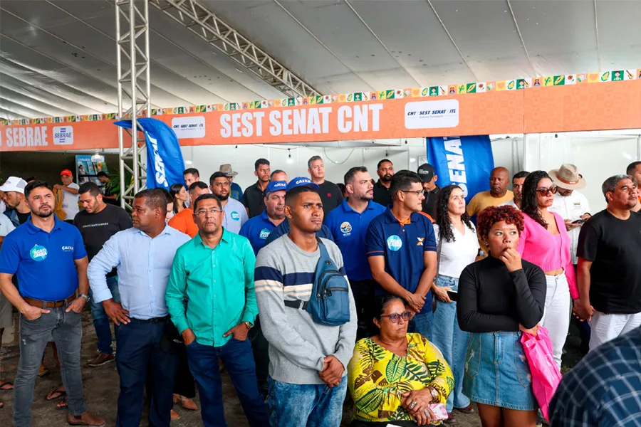 SEAGRI homenageia produtores do extremo sul e entrega equipamentos agrícolas na Euna Agro