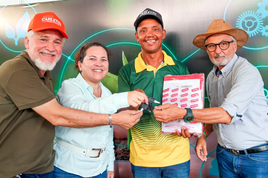 SEAGRI homenageia produtores do extremo sul e entrega equipamentos agrícolas na Euna Agro SEAGRI homenageia produtores do extremo sul e entrega equipamentos agrícolas na Euna Agro