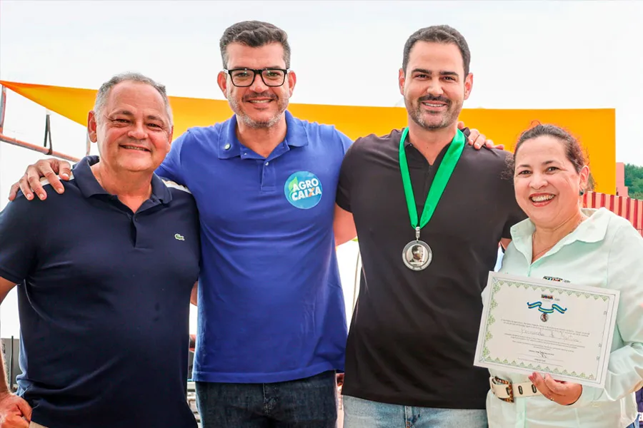 SEAGRI homenageia produtores do extremo sul e entrega equipamentos agrícolas na Euna Agro SEAGRI homenageia produtores do extremo sul e entrega equipamentos agrícolas na Euna Agro