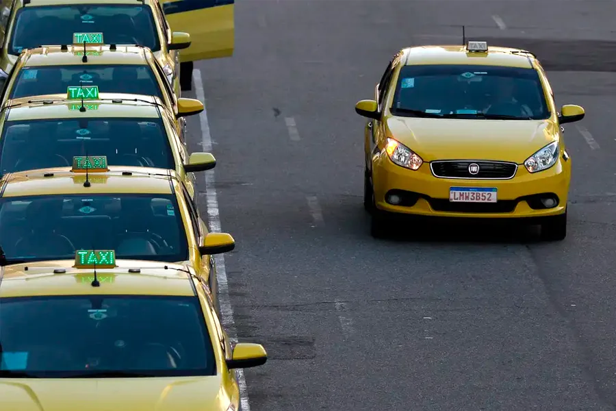 Governo publica MP que destina R$ 30 bi a taxistas e motoristas de app