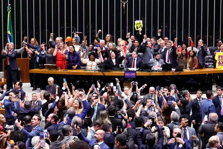 Fim da escala 6x1: depois de aprovada na Câmara, PEC segue para o Senado