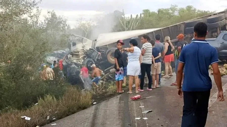 URGENTE: Acidente na BR-116 pode ter deixado mais de 15 vítimas fatais na Serra do Leão URGENTE: Acidente na BR-116 pode ter deixado mais de 15 vítimas fatais na Serra do Leão