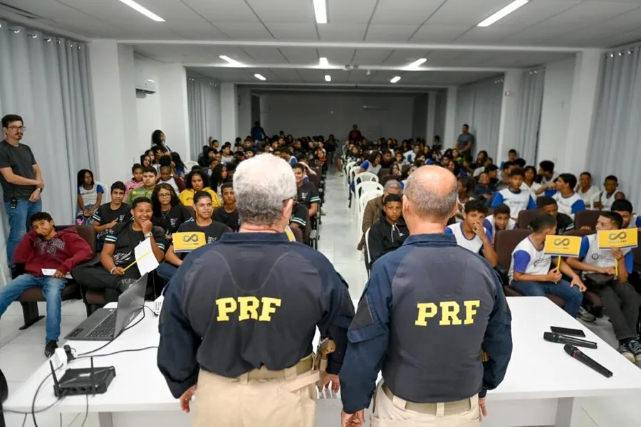 Prefeitura e PRF fortalecem conscientização no trânsito com palestras nas escolas municipais