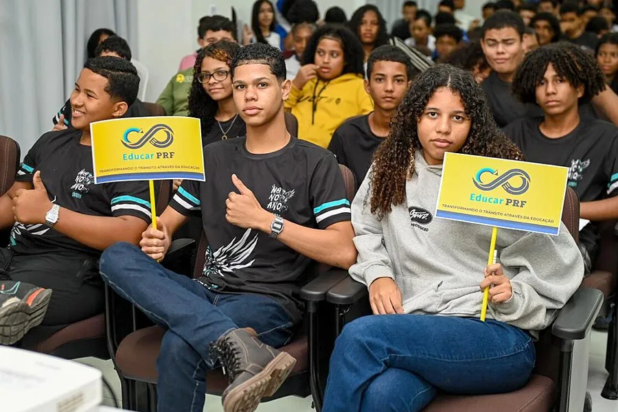 Prefeitura e PRF fortalecem conscientização no trânsito com palestras nas escolas municipais