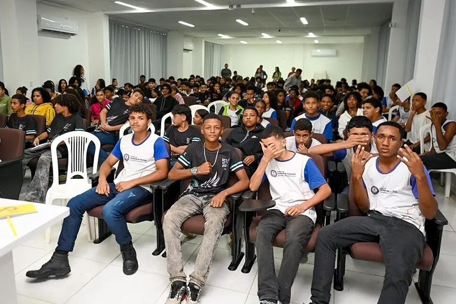 Prefeitura e PRF fortalecem conscientização no trânsito com palestras nas escolas municipais