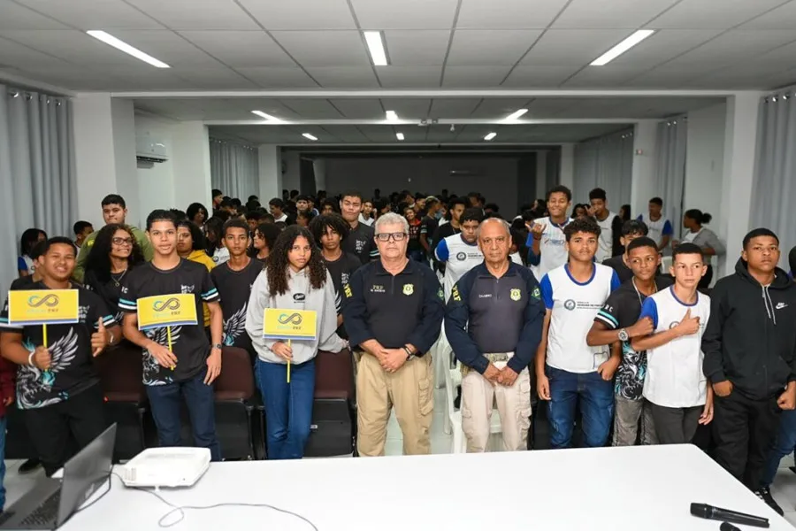 Prefeitura e PRF fortalecem conscientização no trânsito com palestras nas escolas municipais
