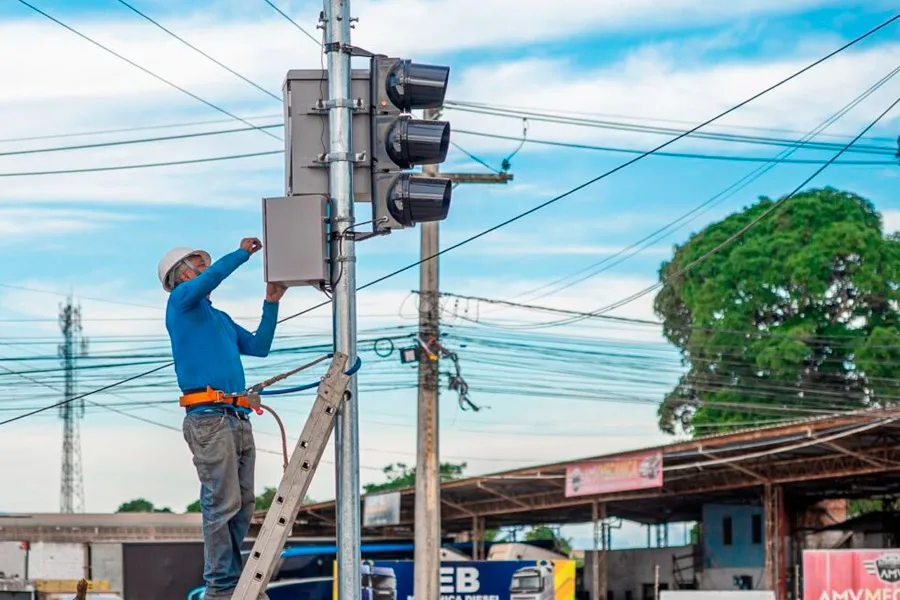 Novas sinalizações reforçam segurança nos cruzamentos da BR-101 em Teixeira de Freitas