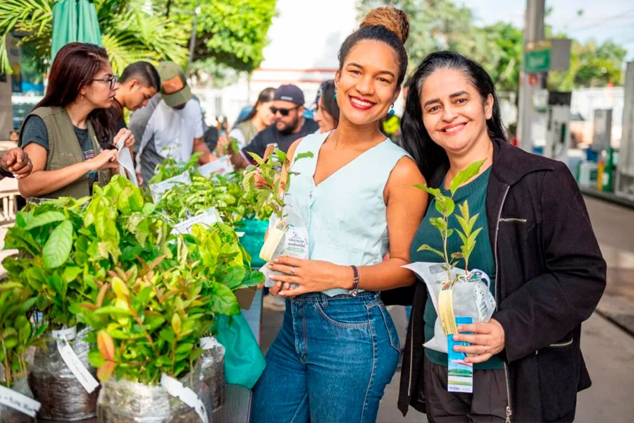 Drive Thru distribui mais de 400 mudas nativas da Mata Atlântica