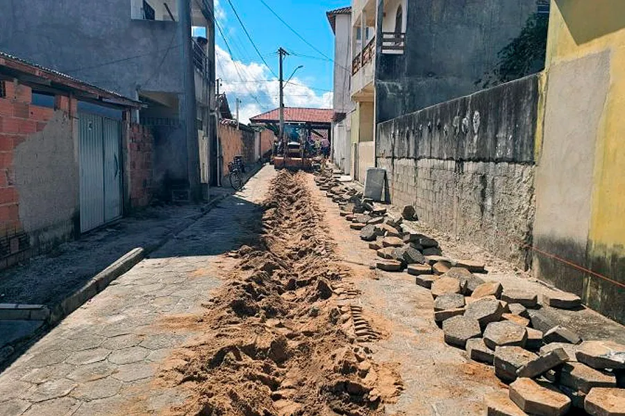 Mucuri em parceria com a EMBASA inicia obra de esgotamento sanitário no bairro Ettori Gazzinelli Mucuri em parceria com a EMBASA inicia obra de esgotamento sanitário no bairro Ettori Gazzinelli