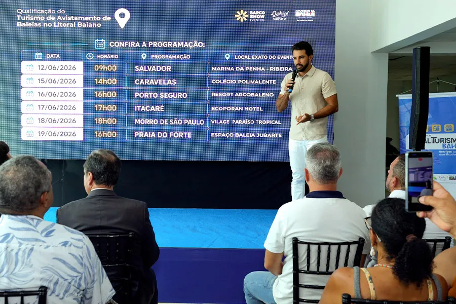 Bahia lança temporada 2026 de observação de baleias-jubarte com capacitação para profissionais do turismo