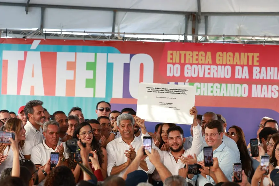 Novo colégio de tempo integral e obras viárias ampliam oportunidades e mobilidade em Correntina Novo colégio de tempo integral e obras viárias ampliam oportunidades e mobilidade em Correntina