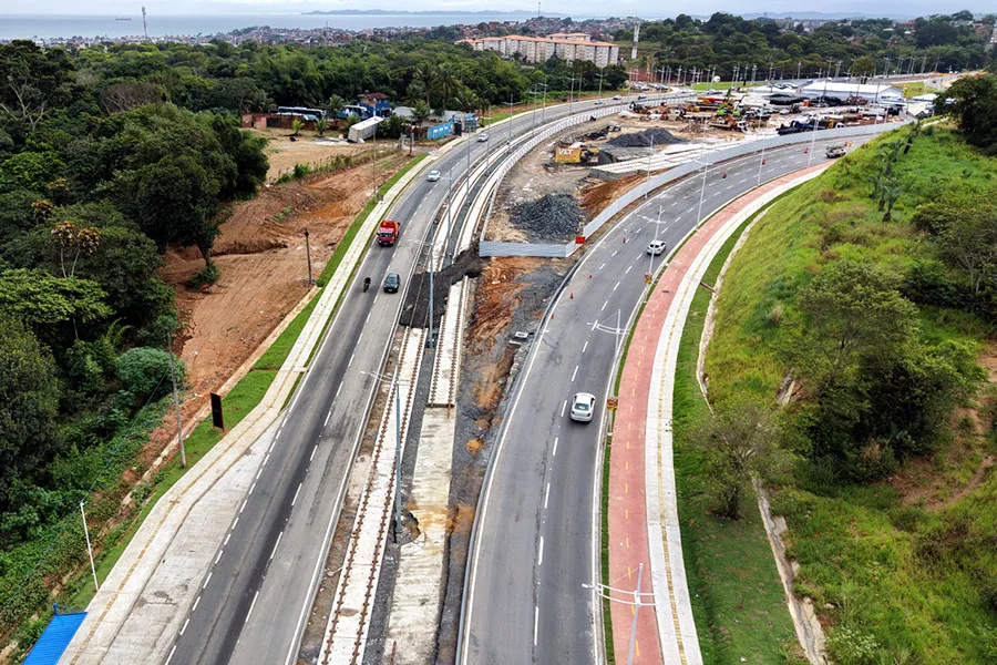 Duplicação da Estrada do Derba amplia mobilidade e integra Salvador ao futuro sistema do VLT