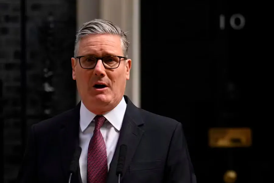 Primeiro-ministro do Reino Unido, Keir Starmer anuncia que irá renunciar