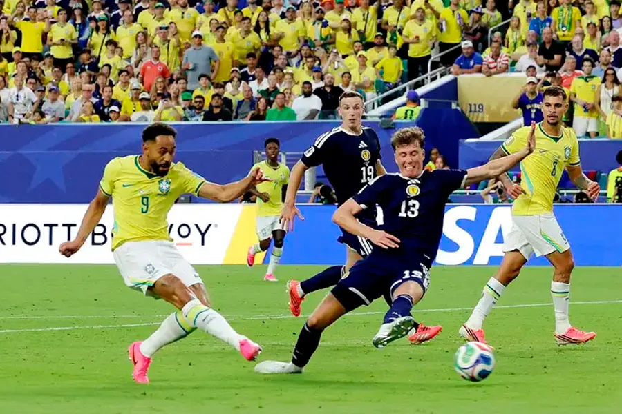 Brasil faz 3 na Escócia e está no mata-mata da Copa do Mundo