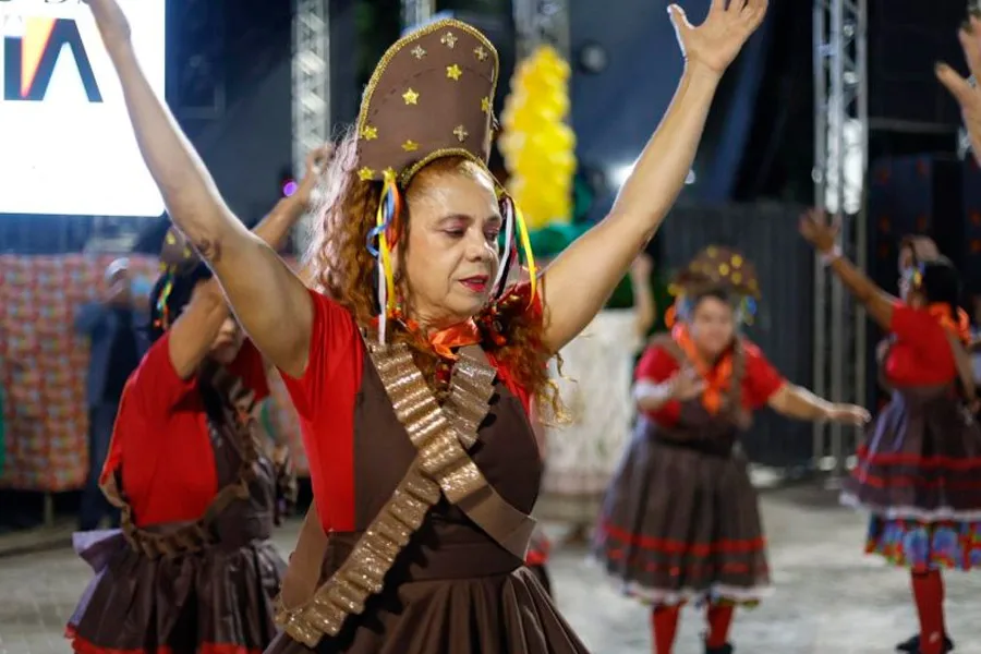 Praça lotada, ritmos variados e a energia contagiante marcam a segunda noite do 29º Forró do Peroá