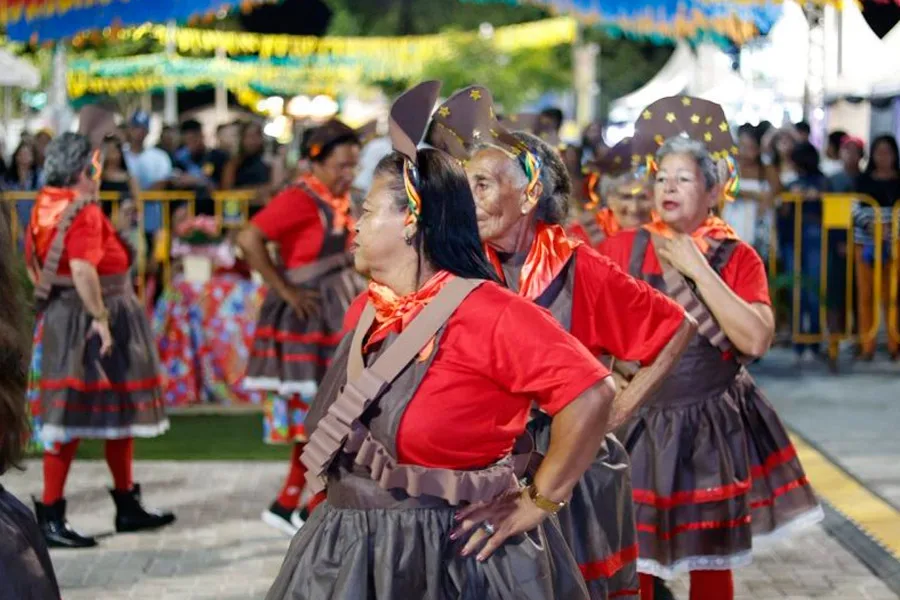 Praça lotada, ritmos variados e a energia contagiante marcam a segunda noite do 29º Forró do Peroá
