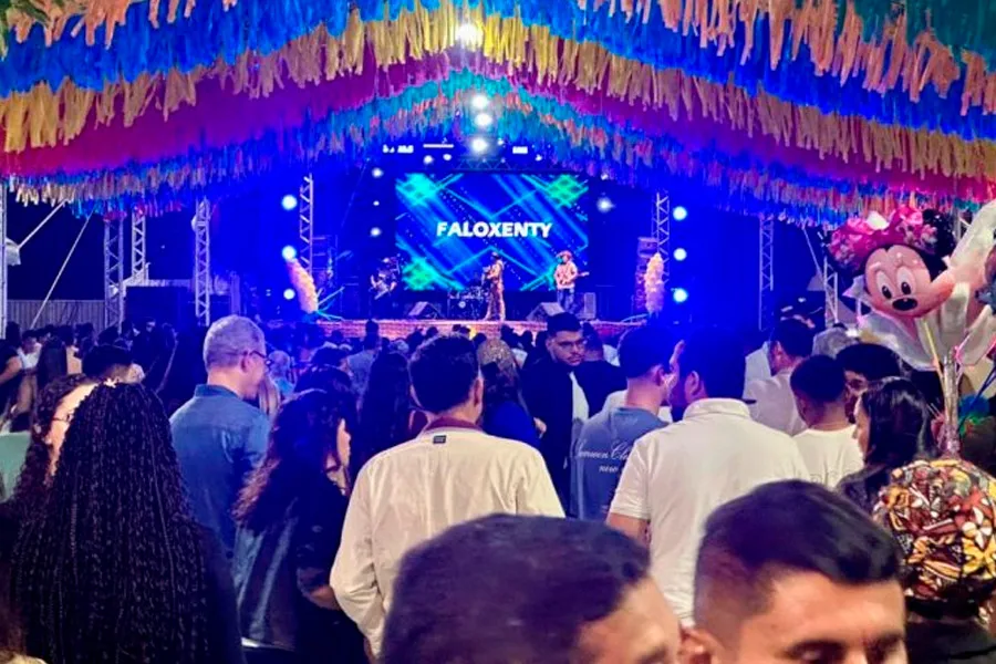 Praça lotada, ritmos variados e a energia contagiante marcam a segunda noite do 29º Forró do Peroá