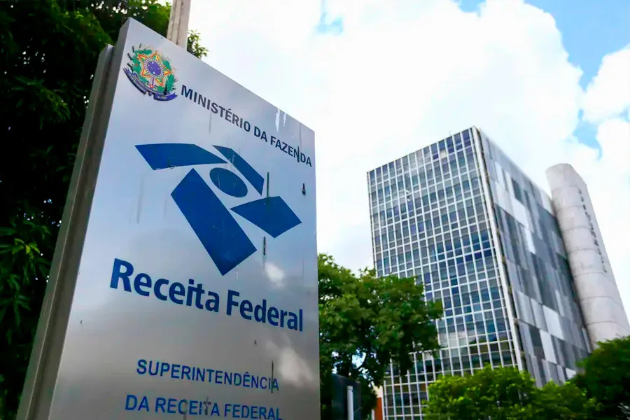 Receita paga nesta terça maior lote de restituição do IR da história