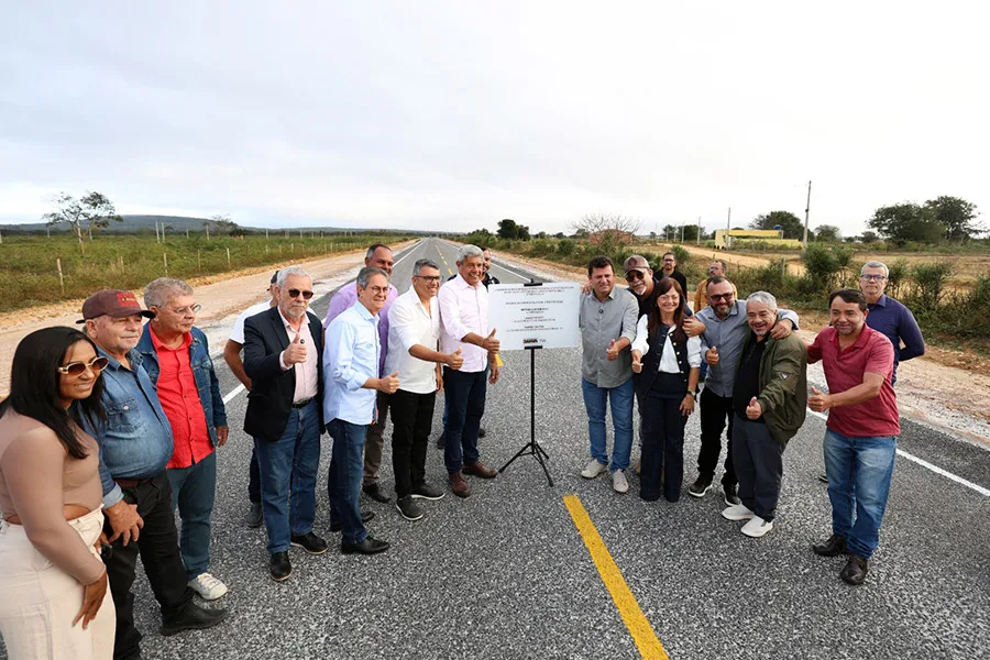 Em Vitória da Conquista, Jerônimo Rodrigues entrega e autoriza mais de R$ 600 milhões em investimentos para Sudoeste baiano Em Vitória da Conquista, Jerônimo Rodrigues entrega e autoriza mais de R$ 600 milhões em investimentos para Sudoeste baiano