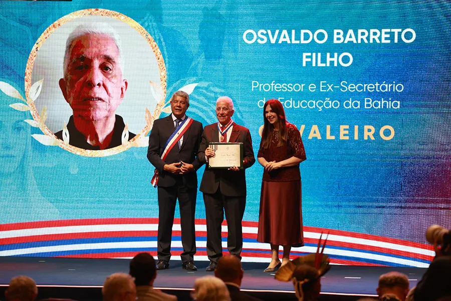 Comenda da Ordem 2 de Julho reconhece personalidades e instituições que fortalecem a liberdade, a democracia e a soberania nacional Comenda da Ordem 2 de Julho reconhece personalidades e instituições que fortalecem a liberdade, a democracia e a soberania nacional