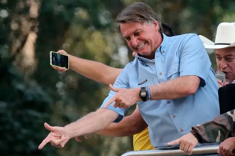 Moraes manda apreender arsenal de Bolsonaro, incluindo fuzis, pistolas e espingardas