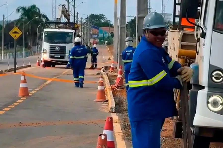 Prefeita Carla Chácara comemora inicio da obra de iluminação na ciclovia de Ibirapuã