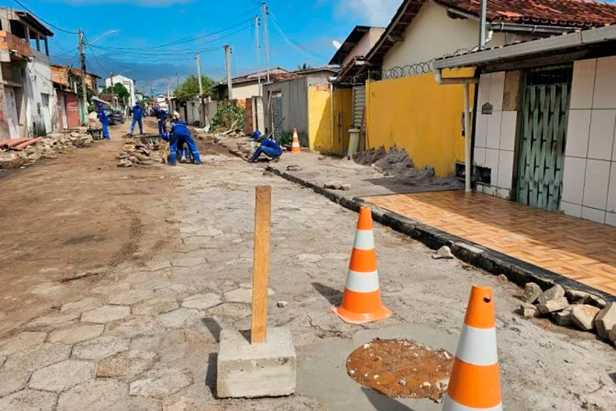 Obra de esgotamento sanitário avança no bairro Ettori Gazzinelli e reforça compromisso de Mucuri com a saúde e o meio ambiente Obra de esgotamento sanitário avança no bairro Ettori Gazzinelli e reforça compromisso de Mucuri com a saúde e o meio ambiente