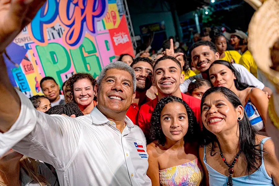 Jerônimo defende educação como instrumento de emancipação em ato das juventudes em Bom Jesus da Lapa