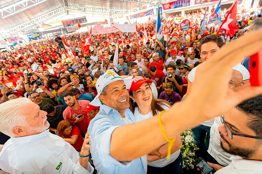 Jerônimo reúne multidão e 33 prefeitos e ex-prefeitos em demonstração de força política no PGP de Bom Jesus da Lapa