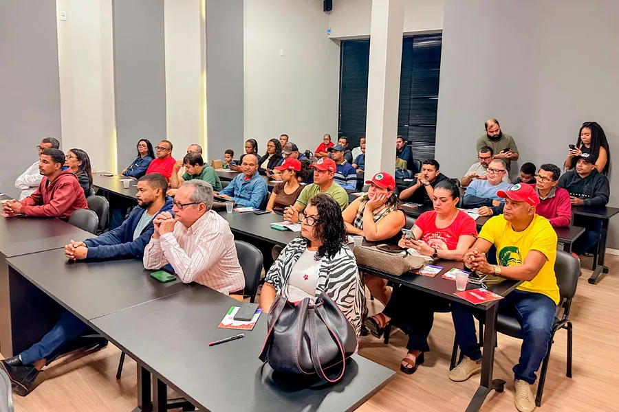 Anfiteatro, arena esportiva e nova escola de tempo integral são algumas das propostas apresentadas para Teixeira de Freitas no PGP