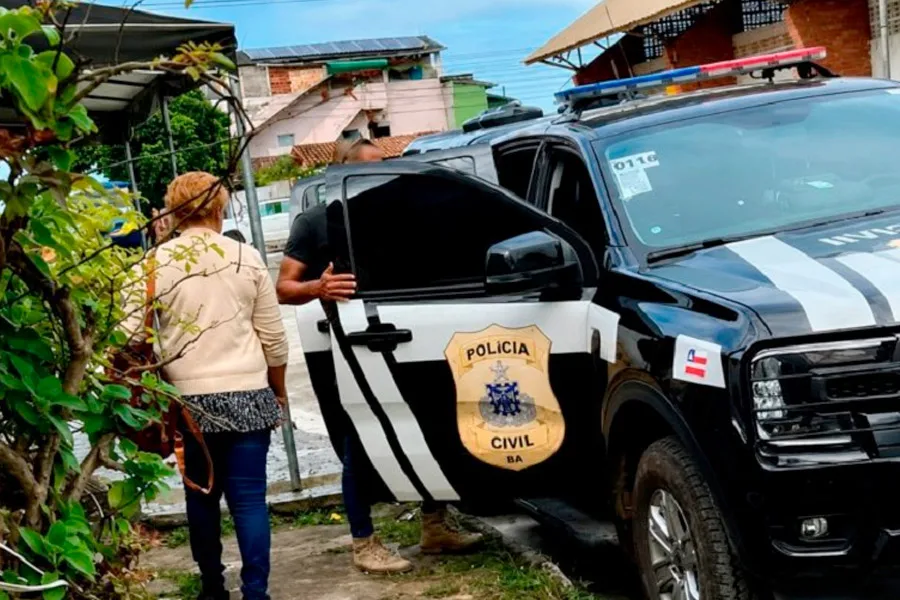 Cuidadora é presa suspeita de desviar mais de R$ 100 mil de idosa acamada em Eunápolis
