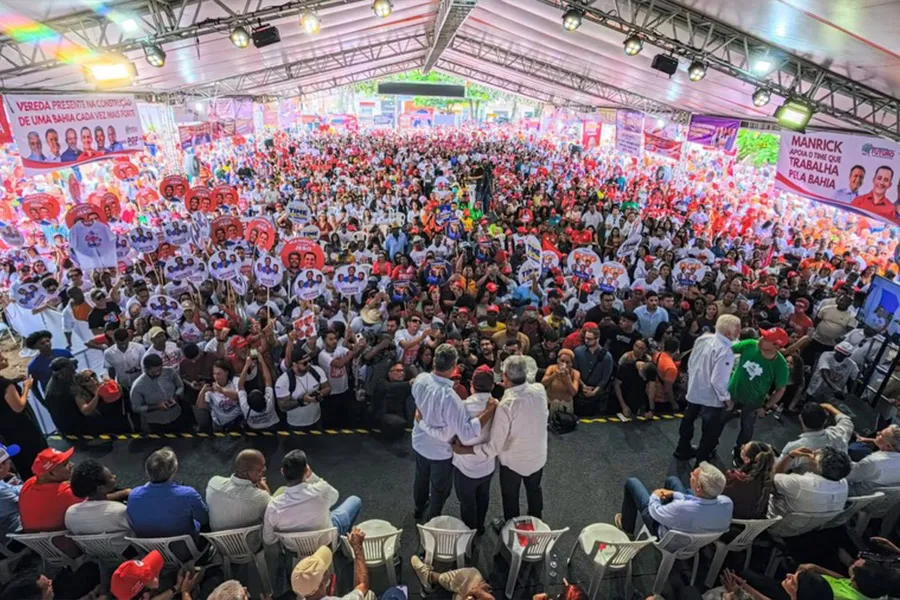“Extremo Sul nunca recebeu tanto investimento como nos nossos governos”, afirma Rui Costa, durante PGP em Teixeira de Freitas “Extremo Sul nunca recebeu tanto investimento como nos nossos governos”, afirma Rui Costa, durante PGP em Teixeira de Freitas