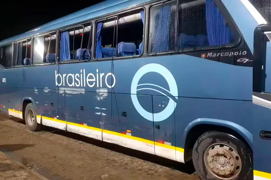 Homem furta ônibus, bate em poste e é preso minutos depois em cidade do extremo sul da Bahia