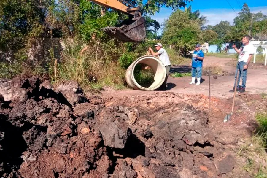 Prefeitura de Mucuri elimina antiga vala a céu aberto com obra de drenagem no bairro Beira Rio Prefeitura de Mucuri elimina antiga vala a céu aberto com obra de drenagem no bairro Beira Rio